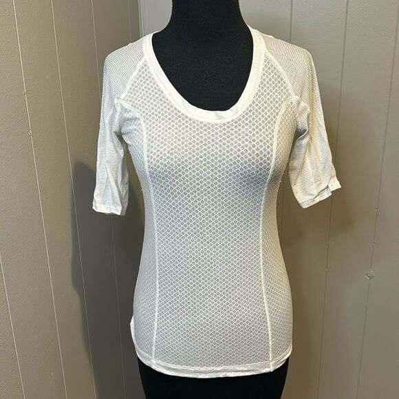Lululemon white blocked stripes/diamond/solid patterns short sleeve tee. - Picture 1 of 5